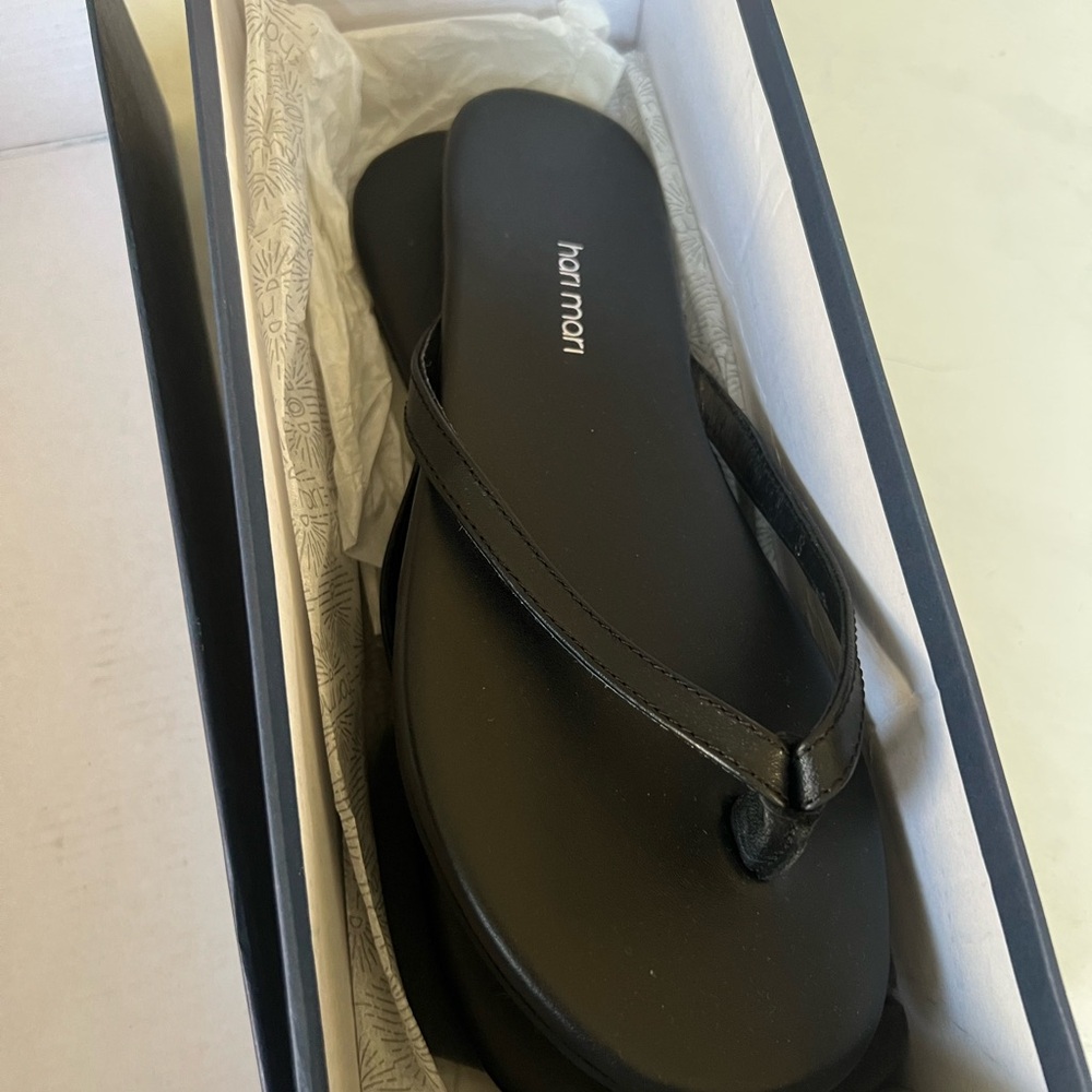 Black womens Flip Flops size 8